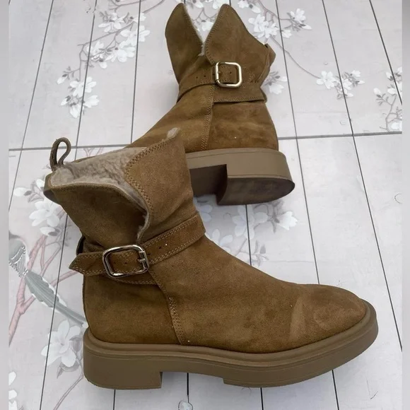 Zara Tan Suede Buckle Boots BNWT Zara Double Buckle Ankle Booties Boots in Camel Suede  main image 3
